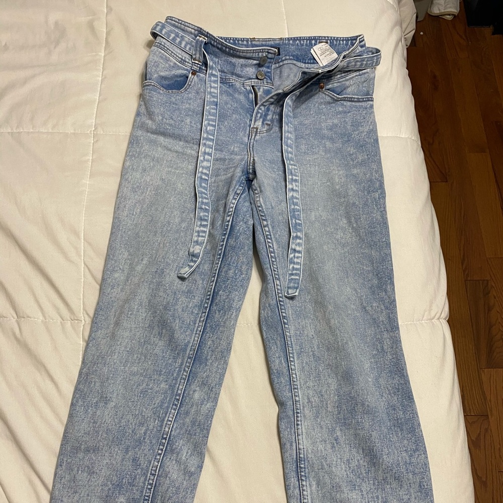 Final markdown 💕Abercrombie high rise mom jeans